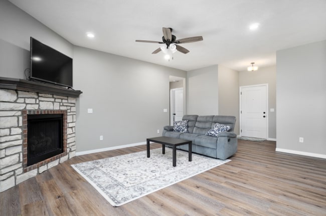 Photo - 877 E Scott Wayne Dr