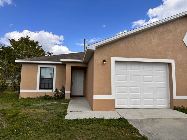 Building Photo - 3215 SW Santa Barbara Pl