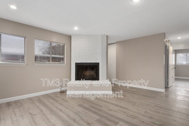 Photo - 8421 Kessler St