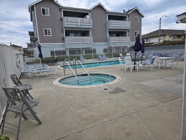 Photo - 7796 Essex Dr Unit 00
