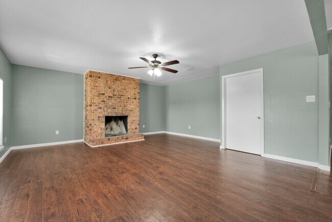 Photo - 417 E Lindbergh Blvd