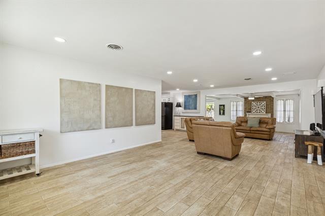 Photo - 724 Edgehill Dr