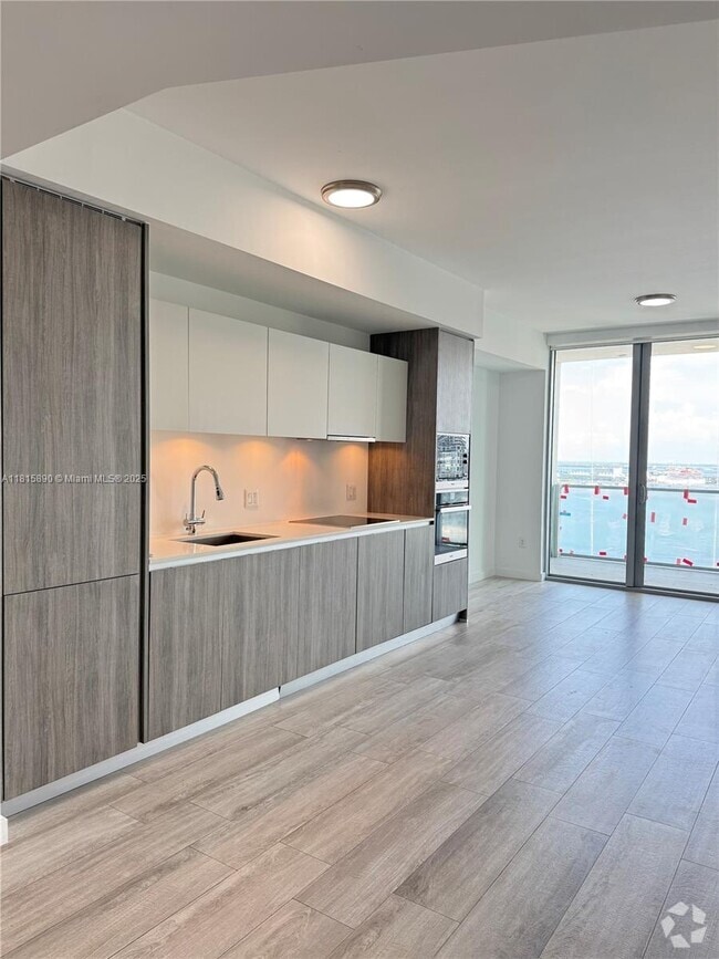 Building Photo - 2900 NE 7th Ave Unit 2808 Rental