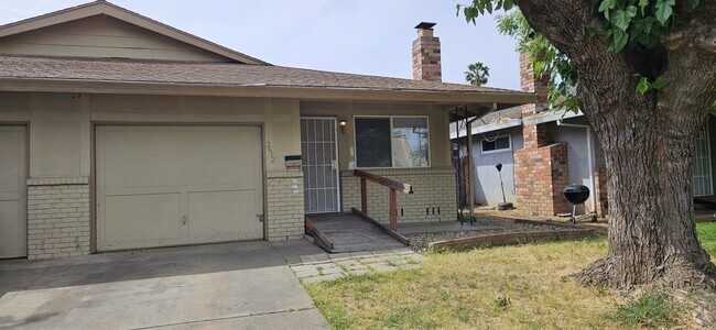 Building Photo - 2612 El Parque Cir Rental