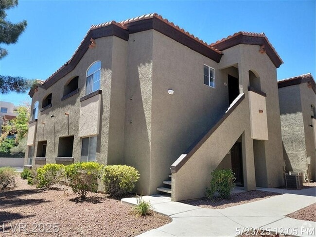 Building Photo - 2ND FLOOR 1 BED, 1 BATH Unit 2051 Rental