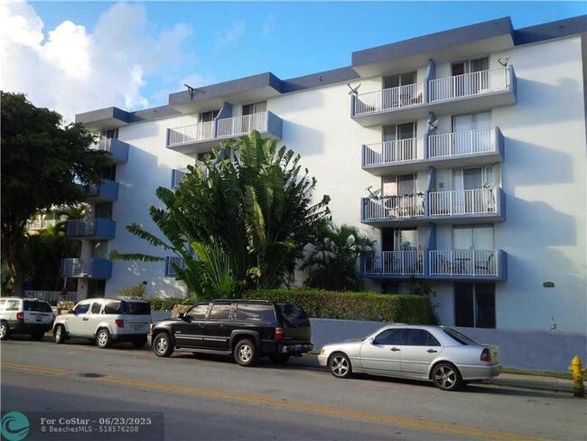 Building Photo - 1801 S Treasure Dr Unit 121 Rental
