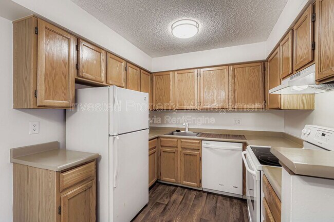 Photo - 11913 E Harvard Ave Unidad 105