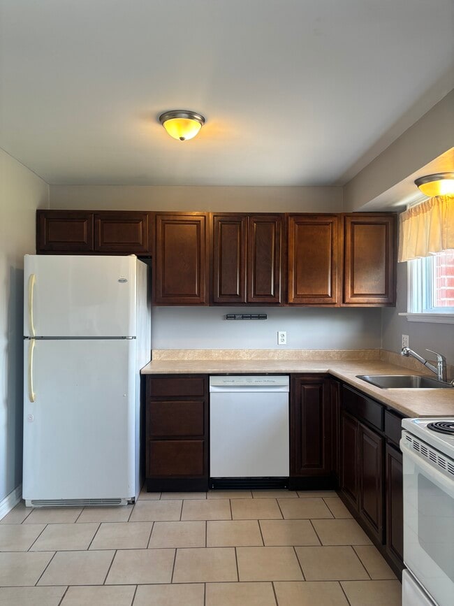 Photo - 152 Hampton Green