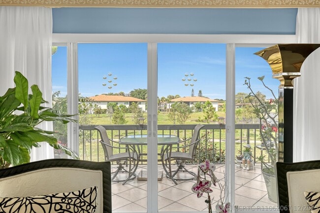 13833 Royal Palm Ct Unidad B