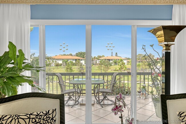 Photo - 13833 Royal Palm Ct Unit B