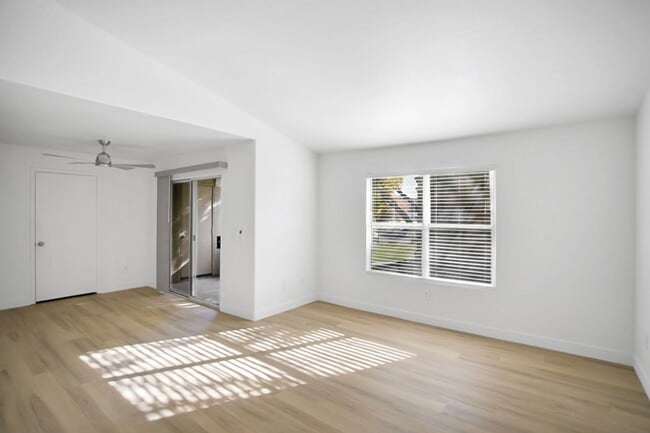 Photo - 3 Bedroom, 2 Full Bath Condo In Great Location Unit 2084