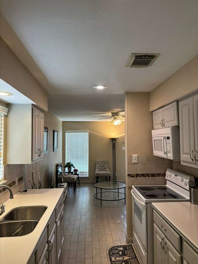 Photo - 7318 Dearborn St