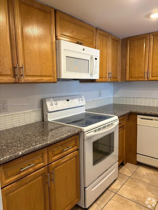 Building Photo - 7010 NW 186th St Unit 5-416 Rental