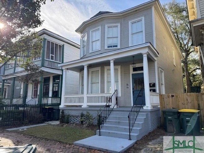 Building Photo - 3 Bedroom 2 Bathroom with washer/dryer, shared fenced in yard