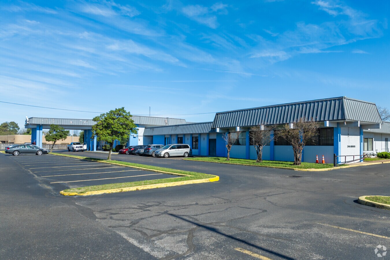 Bantam Apartments - Bantam Apartments