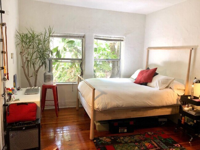 Photo - 1201 N Orange Grove Ave Unidad Single 3rd floor