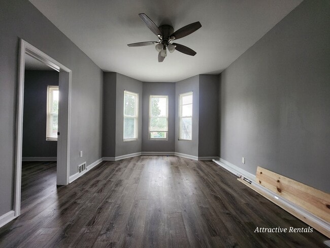 Photo - 707 E 92nd Pl