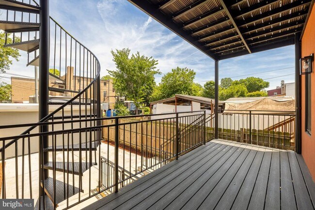 1128 Morse St NE Unit 1