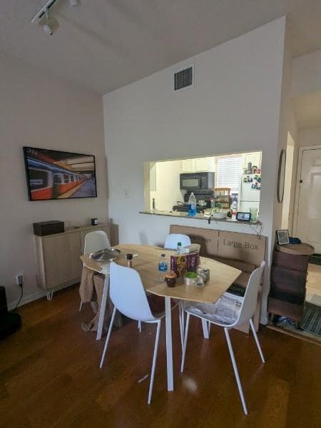 Photo - 505 Bellevue Pl Unit 7