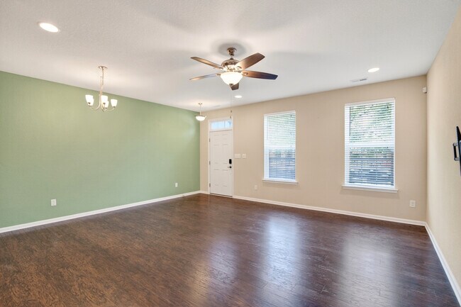 Photo - 316 Fountain Way