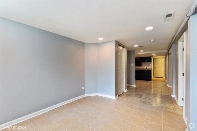 Building Photo - 6610 S Rhodes Ave Unit G Rental