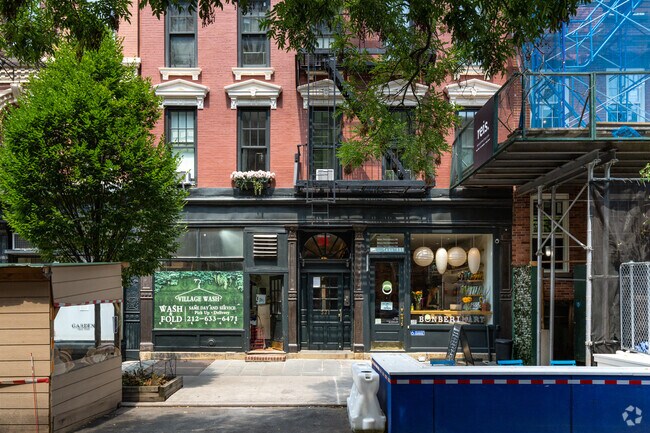 Photo - 321 W 11th St