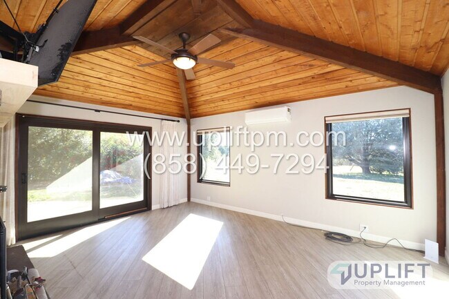 4721 Meadowridge Rd