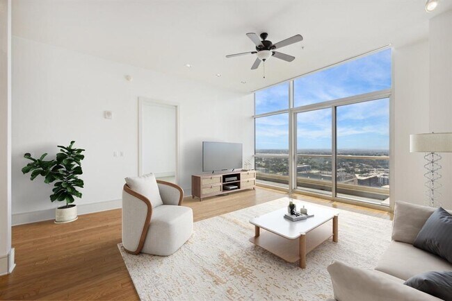 Photo - 555 E 5th St. Unidad 2721