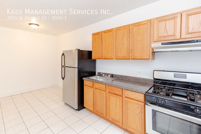 Photo - 3055 W Argyle St Unidad 3055-1