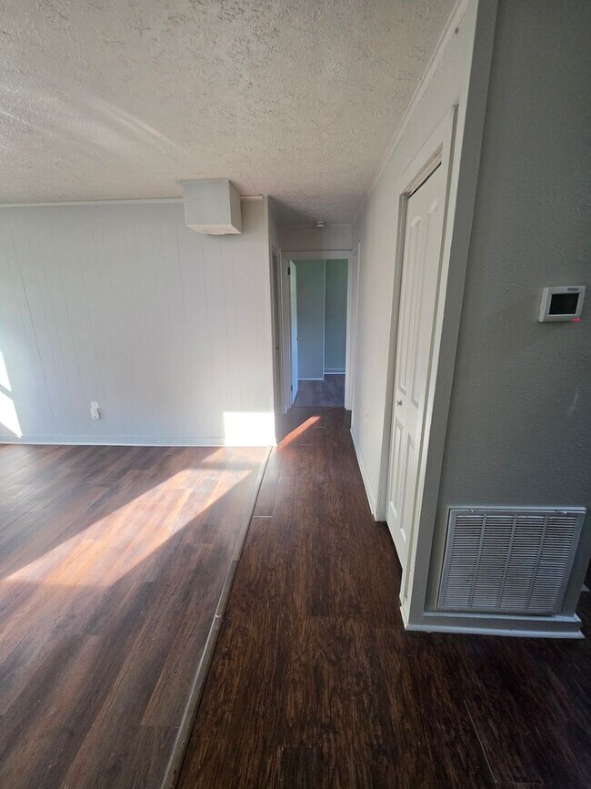 431-433 W Outer Drive