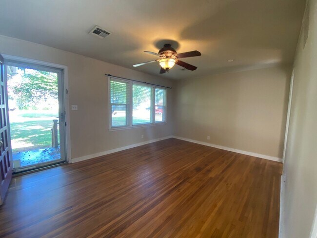 Photo - Close to Brookside & Riverparks!!