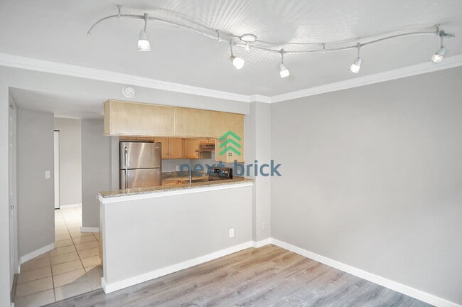 Photo - Discover Your New Home at Juanita Beach Esplanade! Unidad J302