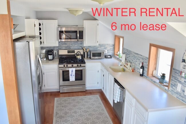 Building Photo - 209 Amber St Unit 3 Winter rental