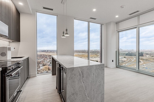 Building Photo - 29 York Garden Wy