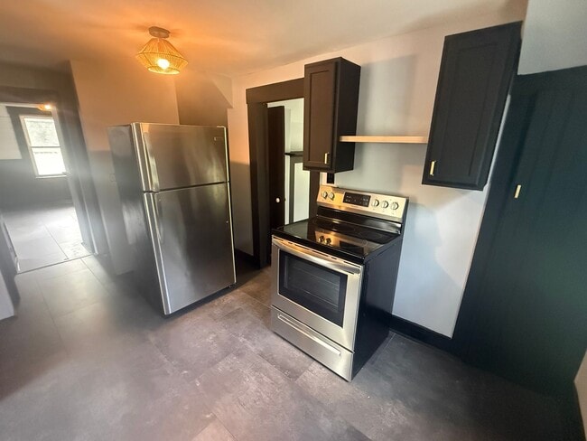 Building Photo - 107 Messer St Unit 3