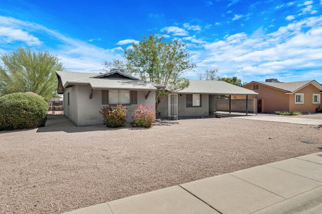 Building Photo - 5 Bedroom House Located in Tempe!