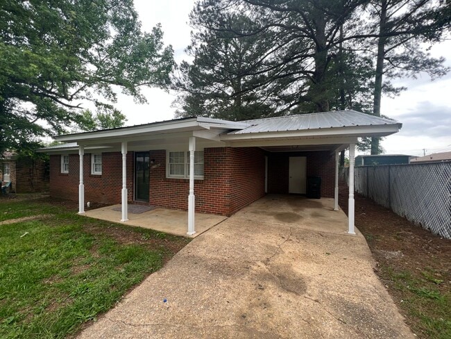Photo - 3 Bedroom 1 Bathroom brick home in West Tuscaloosa