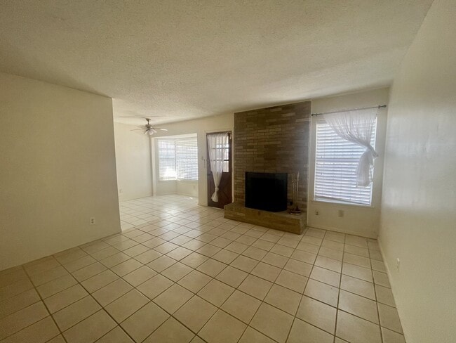 Photo - 8621 Mettler Dr