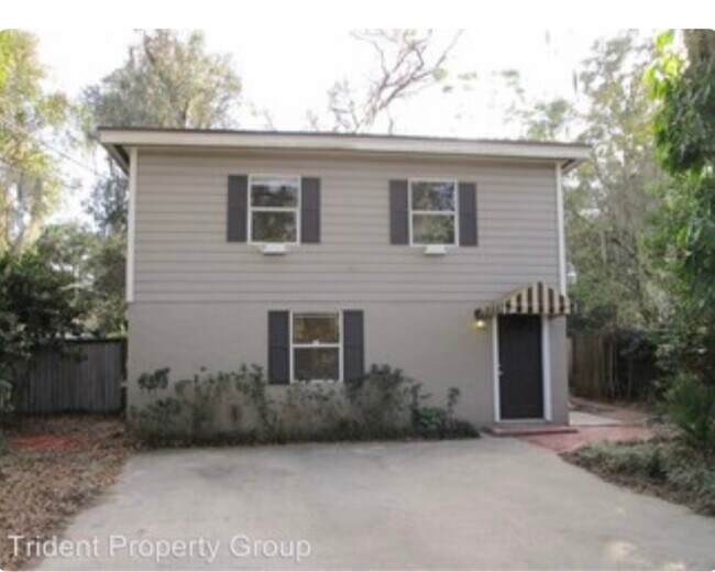 Front View - 516 E Esther St House