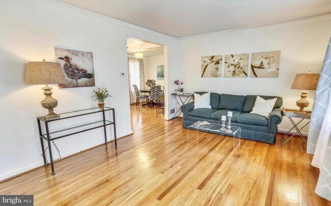 Photo - 10804 Drumm Ave