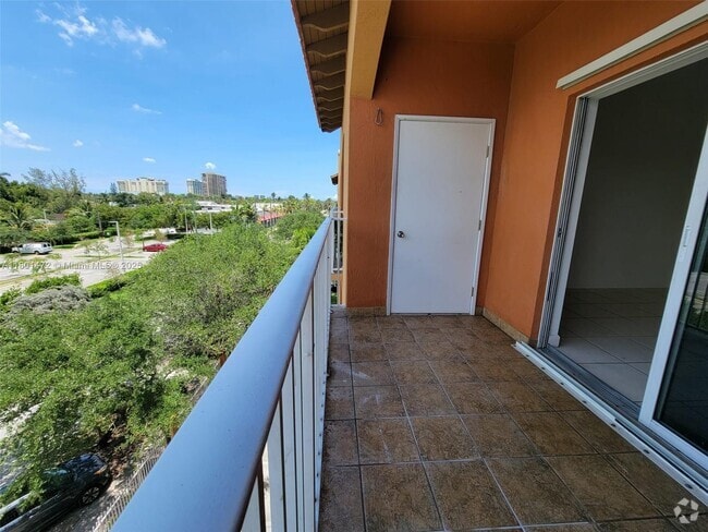 Building Photo - 1300 NE 109th St Unit 405 Rental