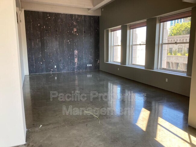 Photo - 411 W 5th St Unidad 1230