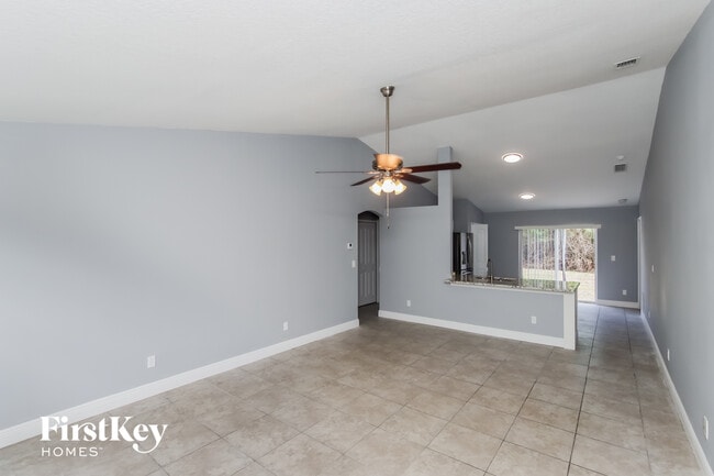 Photo - 721 Carlyle Ave