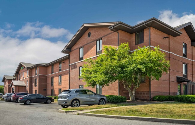 Furnished Studio-Pittsburgh - Airport