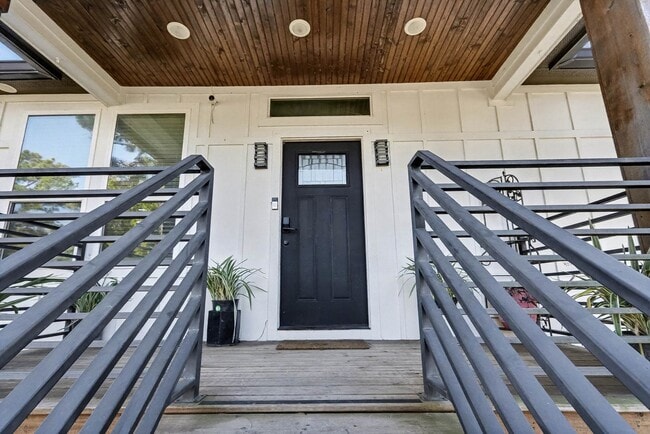 Building Photo - 3442 Noah St