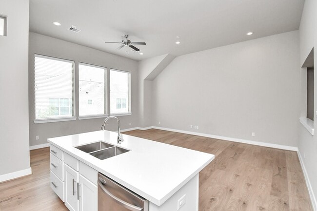 Photo - 1105 Olivier Ln