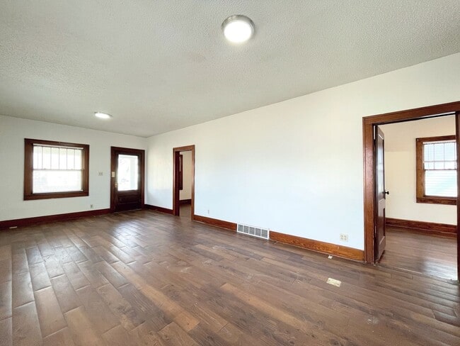 Photo - 111 E 9th Ave