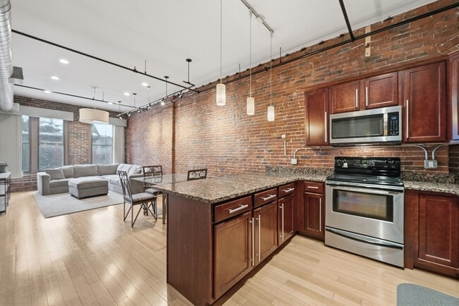 Building Photo - 61 Market St Unit 3A