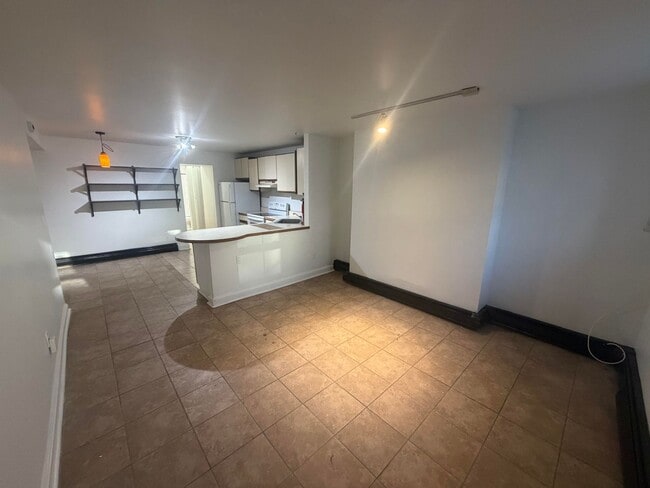 Building Photo - 308 Hudson Ave Unit Apt. Garden