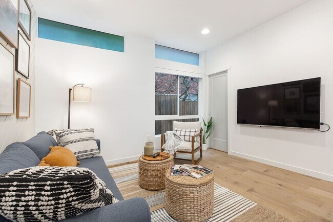 Photo - 628 10th Ave E Unidad SI ID1036000P